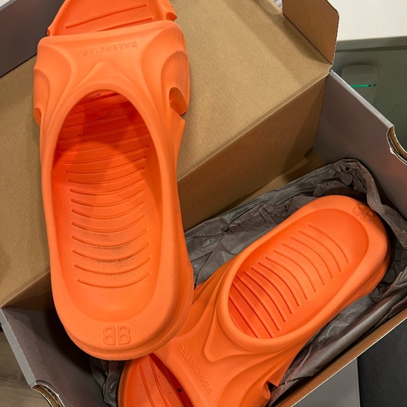 Balenciaga Pool Slides - Picture 1 of 2